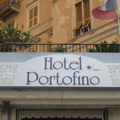 08 Cassonetti Luminosi Massello Mono Hotel Portofino Copia